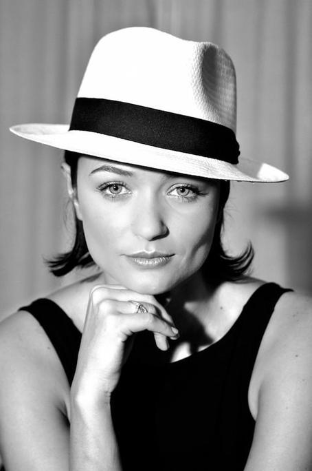 [爵士/巴萨诺瓦 99 期] 安娜·卡琳娜 Ana Carolina - Greatest Hits 精选：巴西音乐的炽热之心