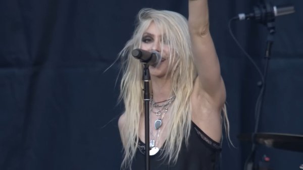 [硬摇滚 Hard Rock] 绝命圣女 The Pretty Reckless - Witches Burn (Live In Spain)：蝙蝠降临之夜，摇滚史上最魔幻的现场时刻