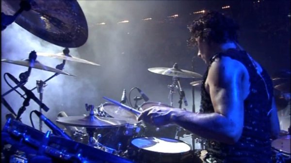 [工业金属 Industrial Metal] 德国战车（Rammstein）- Völkerball (法国尼莫演唱会)：钢铁战车的荣耀庆典