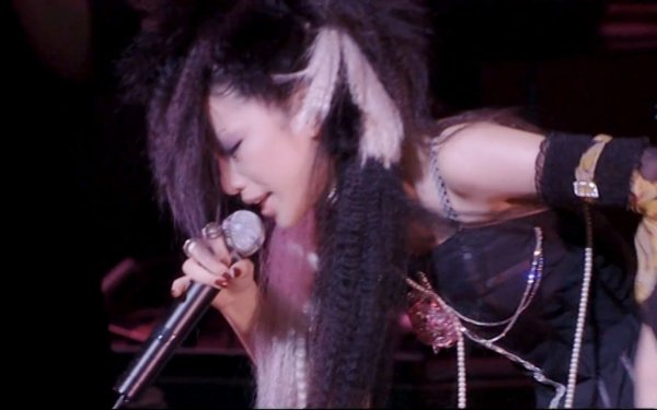 [日本流行 J-Pop] 中岛美嘉（Mika Nakashima）- Concert Tour 2004 Love Final：成长期歌姬的赤足告白