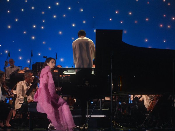 [爵士流行 Jazz Pop] 林冰Laufey - A Night At The Symphony: Hollywood Bowl：Z世代爵士女伶的好莱坞碗交响之夜